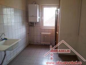 Inchiriez apartament 3 camere zona Terezian