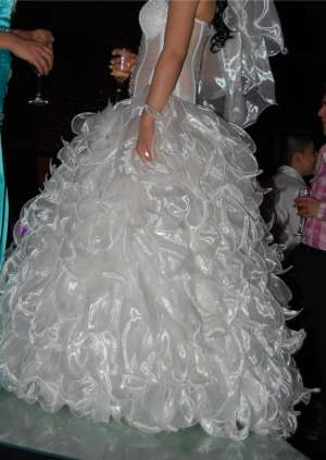 vand rochie de mireasa sabres 2012