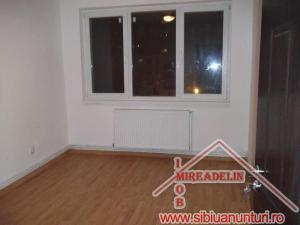 VAND APARTAMENT 2 camere,   zona CIRESICA
