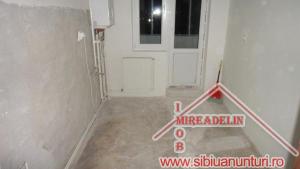 VAND APARTAMENT 2 camere,   zona CIRESICA