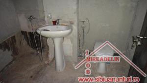 VAND APARTAMENT 2 camere,   zona CIRESICA