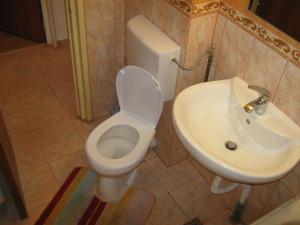 vand apartament 2 camere,  circular,  drumul taberei,  complet utilat si mobilat 46000 E!!!