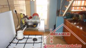 INCHIRIEM APARTAMENT LA MANSARDA 3 CAMERE,   zona M. VITEAZU