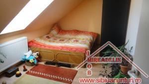 INCHIRIEM APARTAMENT LA MANSARDA 3 CAMERE,   zona M. VITEAZU