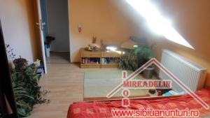 INCHIRIEM APARTAMENT LA MANSARDA 3 CAMERE,   zona M. VITEAZU