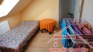 INCHIRIEM APARTAMENT LA MANSARDA 3 CAMERE,   zona M. VITEAZU