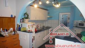 INCHIRIEZ APARTAMENT 3 CAMERE � Aleea Iasomiei,   TURNISOR