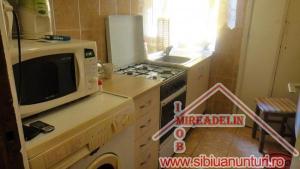 VAND APARTAMENT 2 camere,    zona MIHAI VITEAZU
