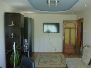 vind apartament 3 *****comandat cu pivnita si parcare