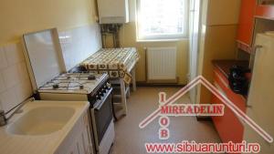 INCHIRIEZ APARTAMENT 3 CAMERE,   ZONA  CALEA POPLACII