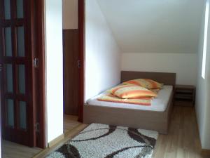 VIND CASA VACANTA 3 CAMEREPE VALEA ARIESULUI ZONA BURU