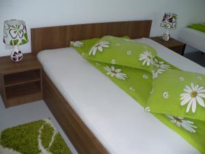 VIND CASA VACANTA 3 CAMEREPE VALEA ARIESULUI ZONA BURU