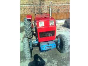 Tractor UTB 445