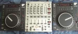 Vand 2 CD/MP3 Playere Reloop RMP2 si Mixer Behringer DJX700