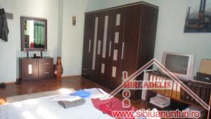 VAND APARTAMENT LA CASA 5 CAMERE � zona STRAZII N. TECLU