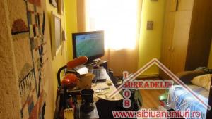 VAND APARTAMENT LA CASA 5 CAMERE � zona STRAZII N. TECLU