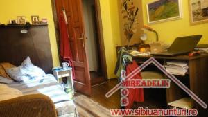 VAND APARTAMENT LA CASA 5 CAMERE � zona STRAZII N. TECLU