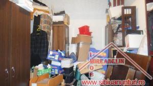 VAND APARTAMENT LA CASA 5 CAMERE � zona STRAZII N. TECLU