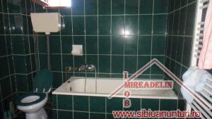 VAND APARTAMENT LA CASA 5 CAMERE � zona STRAZII N. TECLU