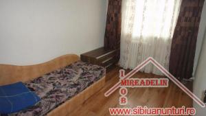 INCHIRIEM APARTAMENT 3 CAMERE - STR. PLUGARILOR