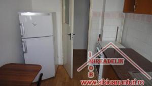 INCHIRIEZ APARTAMENT 3 camere ,   Calea Cisnadiei