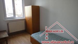INCHIRIEZ APARTAMENT 3 camere ,   Calea Cisnadiei