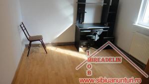 INCHIRIEZ APARTAMENT 3 camere ,   Calea Cisnadiei