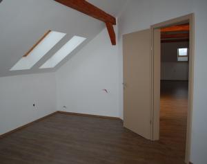 PF vand ap 3 camere,      finisat modern,    CF,      533 euro/mp