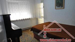 INCHIRIEZ APARTAMENT 4 CAMERE � zona CENTRALA