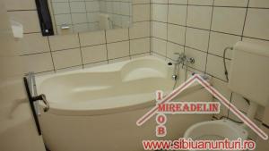 INCHIRIEZ APARTAMENT 4 CAMERE � zona CENTRALA