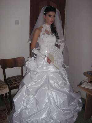 vand rochie mireasa