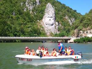 Distractie cu adrenalina pe dunare la cazane