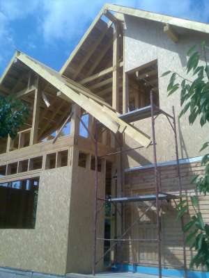 CONSTRUIM CASE CASUTE SI CABANUTE DIN LEMN TRATAT