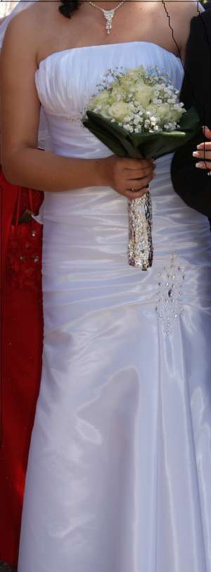 vand rochita de mireasa, model deosebit