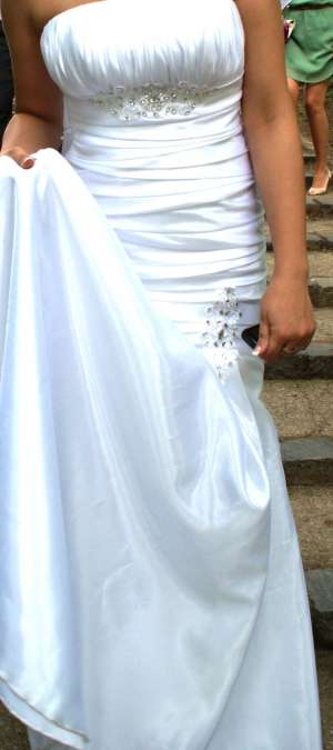 vand rochita de mireasa, model deosebit