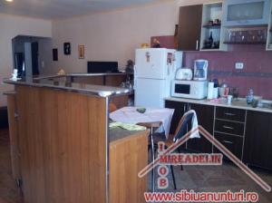 APARTAMENT DE VANZARE  �  2 camere decomandate,   str. Islazului