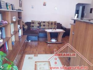 APARTAMENT DE VANZARE  �  2 camere decomandate,   str. Islazului