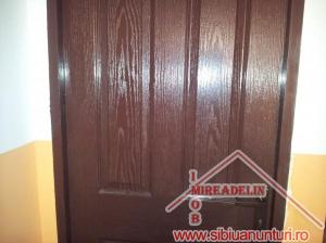 APARTAMENT DE VANZARE  �  2 camere decomandate,   str. Islazului
