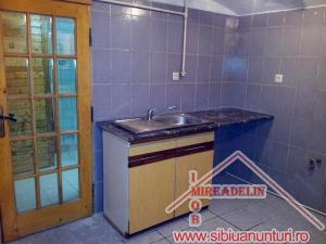 INCHIRIEZ APARTAMENT 2 CAMERE la casa C-tin Noica