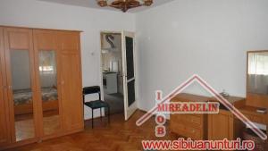 INCHIRIEZ APARTAMENT 2 CAMERE,   zona HIPODROM I