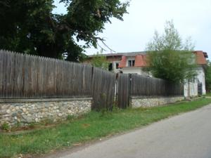 CASA TIP CONAC CU CRAMA SEMIFINISATA