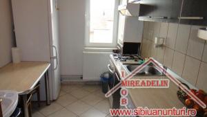 VAND APARTAMENT 2 camere semidecomandate,   VASILE  AARON