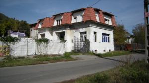 CASA TIP CONAC CU CRAMA SEMIFINISATA