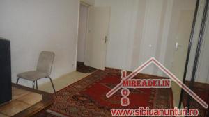 INCHIRIEZ APARTAMENT 3 camere semidecomandate VASILE AARON