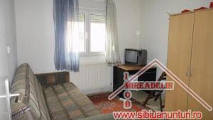 INCHIRIEZ APARTAMENT 3 camere semidecomandate VASILE AARON