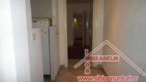 INCHIRIEZ APARTAMENT 3 camere semidecomandate VASILE AARON