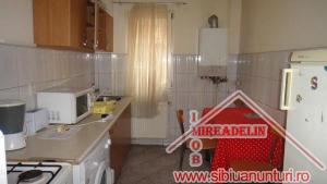 INCHIRIEZ APARTAMENT 3 camere semidecomandate VASILE AARON