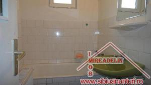 INCHIRIEZ APARTAMENT 3 camere semidecomandate VASILE AARON