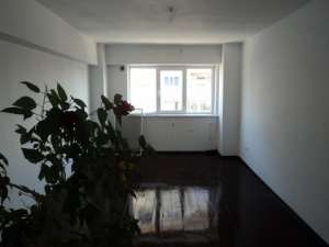 VAND URGENT APARTAMENT 4 CAMERE ZONA ULTRACENTRALA TARGOVISTE PRET NEGOCIABIL ACCEPT PLATA SI PRIN P