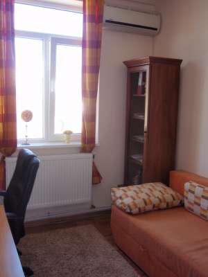 PF ofer spre vanzare apartament decomandat,  2 camere,  48 mp,  renovat si mobilat lux,  ultracentra